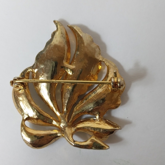Vintage Unmarked Goltone and Silvertone Rolled Leaf Brooch - Picture 5 of 7
